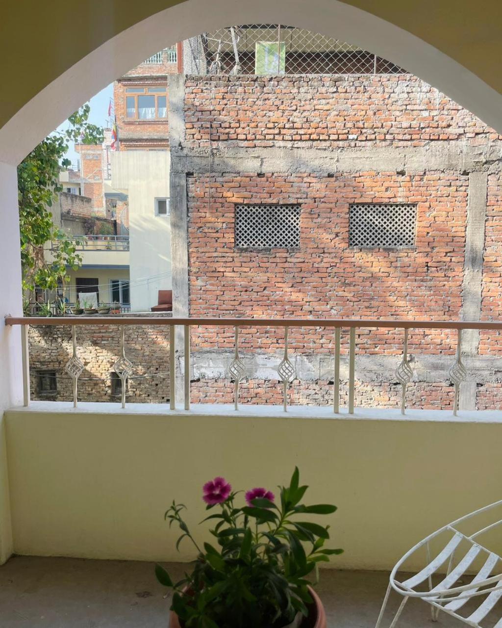 Rooftop Studio And 2Bhk Apartments In Kathmandu'S Most Happening Place חדר תמונה